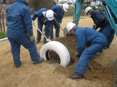 遊歩道にタイヤとびができるよ